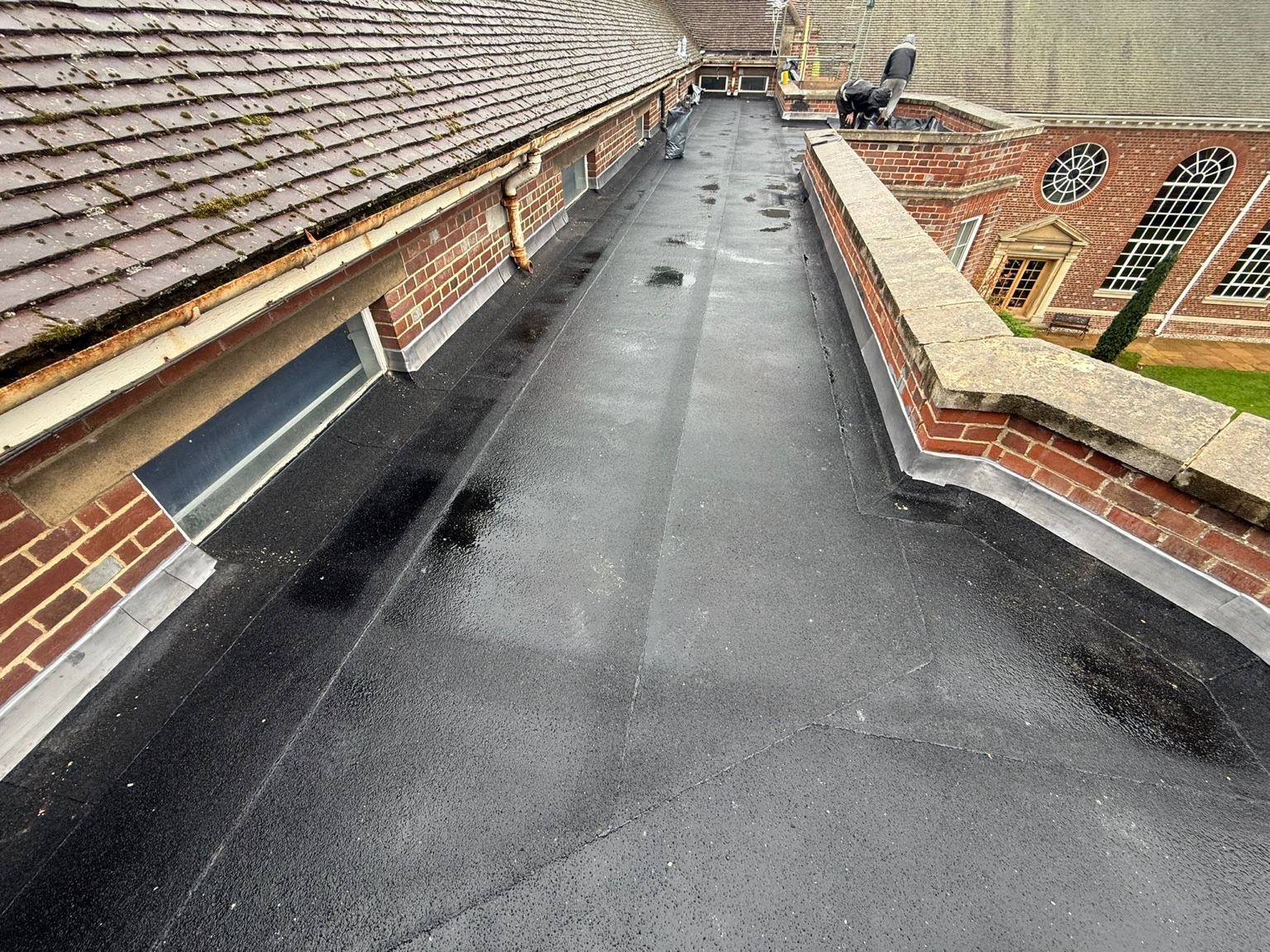Flat roof finished around a brick building